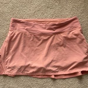 Lululemon play off the pleats midrise skirt in a shade of pink/coral in a size 8